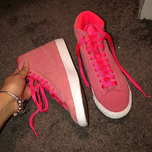 Shoes - Picture 3 of 4